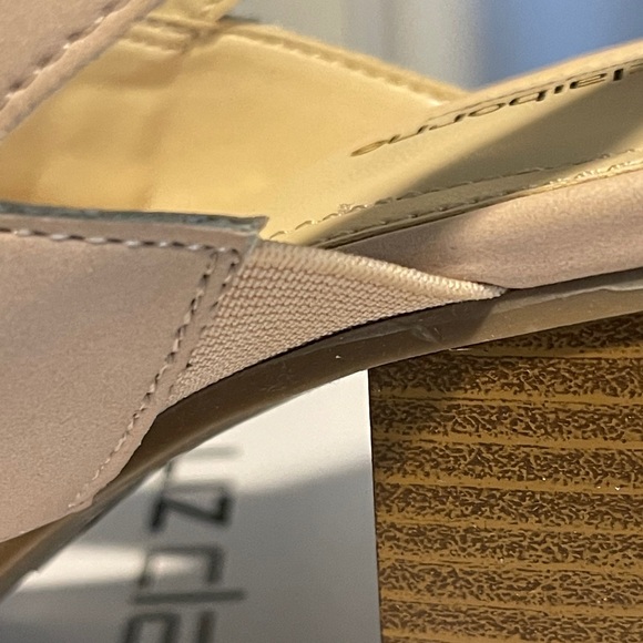 Liz Claiborne Sandal 10W Blush Block Heel NIB - Picture 9 of 16